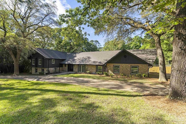 view of front of property with a front lawn