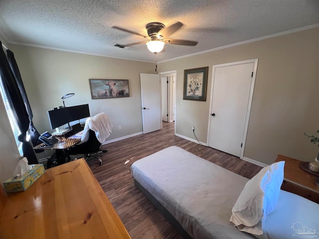 bedroom featuring ceiling fan, dark hardwood / wood-style floors, and a textured ceiling