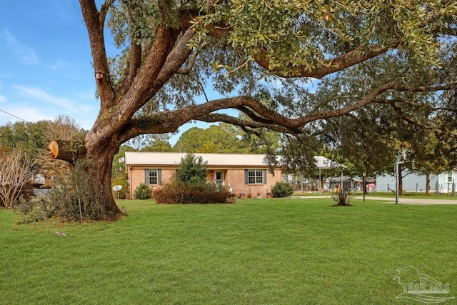 view of front of house with a front lawn