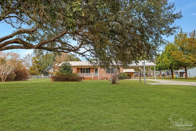 view of front facade featuring a front yard and covered porch