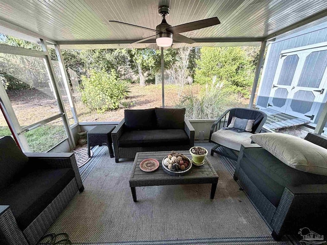 sunroom featuring ceiling fan