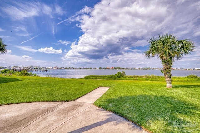 view of yard featuring a water view