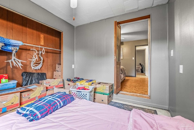 bedroom featuring ceiling fan