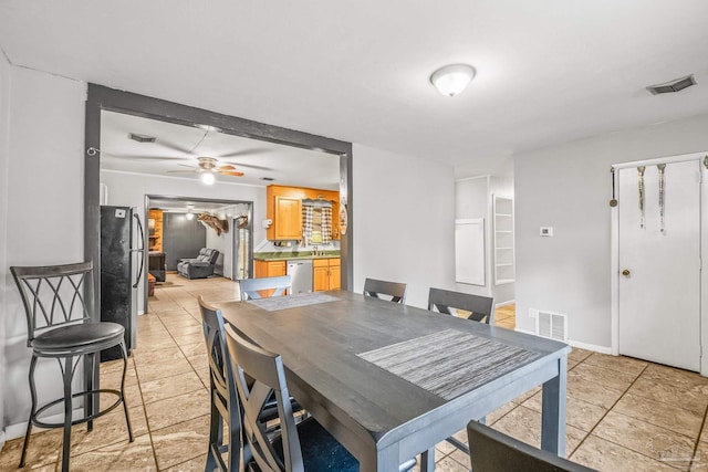 dining space with ceiling fan