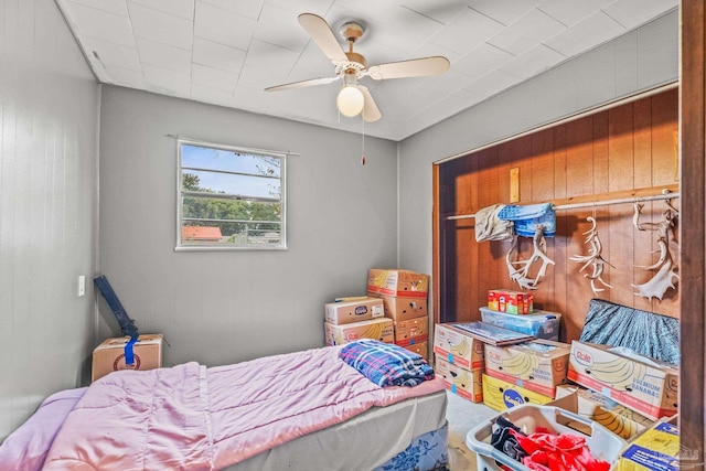 bedroom with ceiling fan