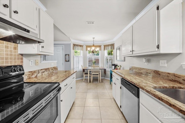 kitchen featuring white cabinetry, a chandelier, under cabinet range hood, electric range oven, and dishwasher