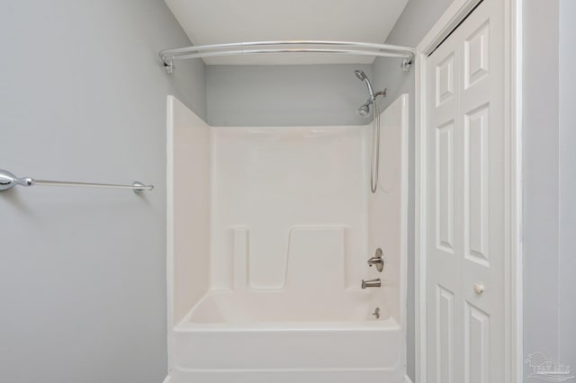 4900 Shell Rd, Milton, FL 32583 - bathroom featuring shower / bath combination
