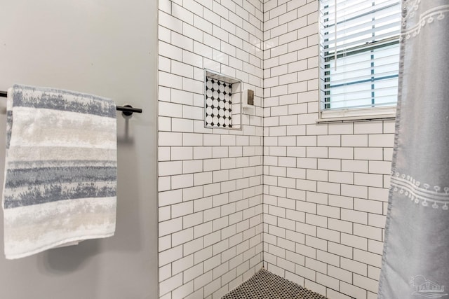 5945 Pamela Dr, Milton, FL 32570 - bathroom featuring tiled shower