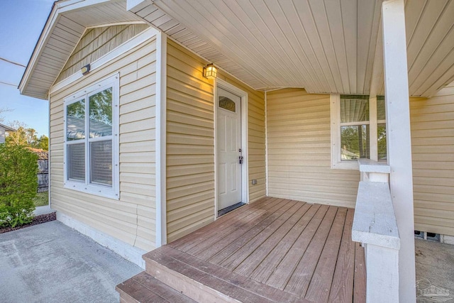 doorway to property with covered porch