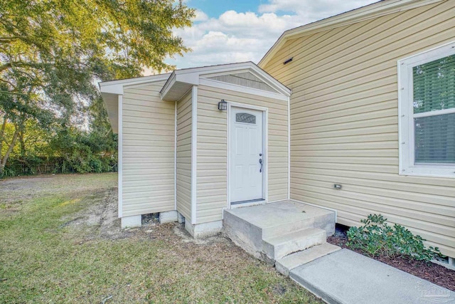 entrance to property featuring a yard