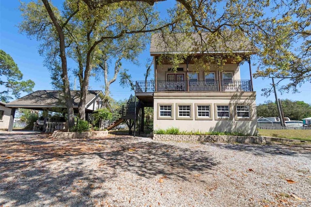 view of front of property featuring a balcony