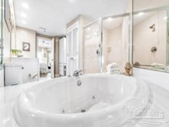 22984 Perdido Beach Blvd Unit B42, Orange Beach, AL 36561 - bathroom with a jetted tub