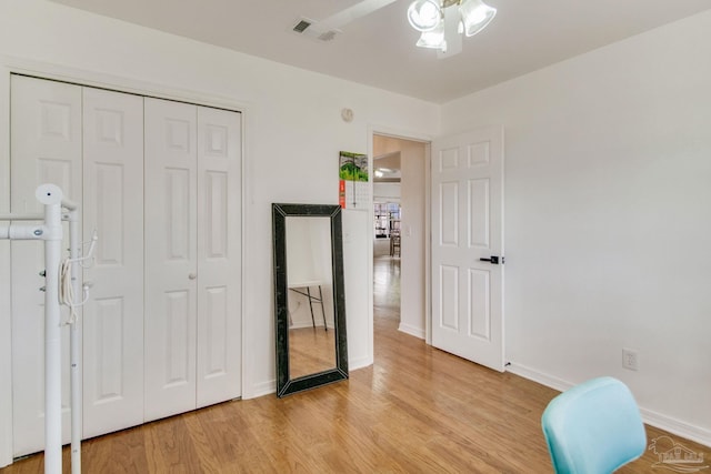 unfurnished bedroom with visible vents, baseboards, a closet, light wood finished floors, and a ceiling fan