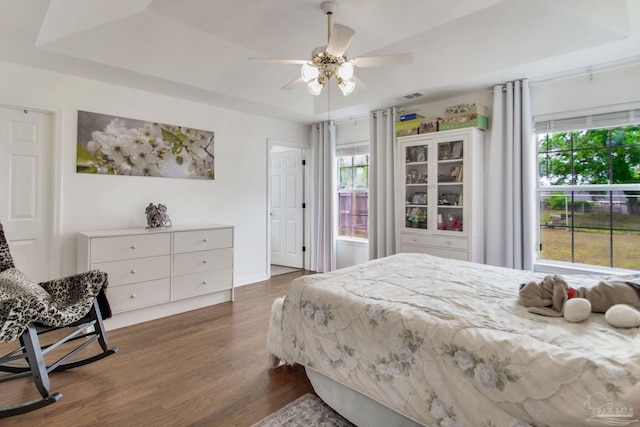 bedroom featuring dark wood-style floors, visible vents, and ceiling fan