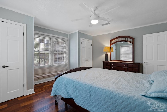 bedroom featuring crown molding, a textured ceiling, dark hardwood / wood-style floors, and ceiling fan