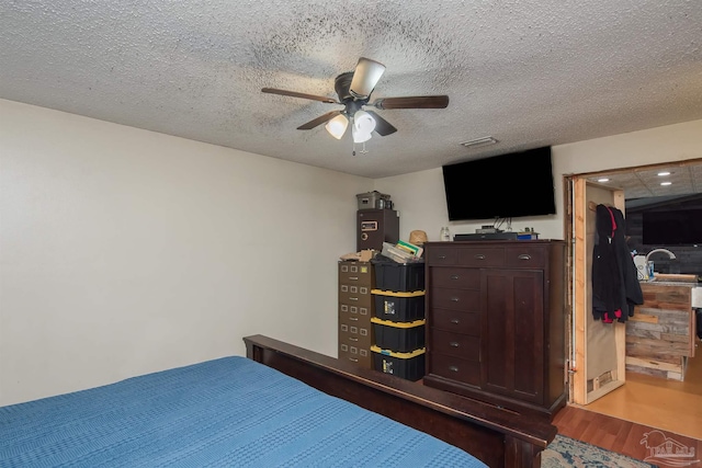 2322 Silversides Loop, Pensacola, FL 32526 - bedroom with a textured ceiling, wood finished floors, a ceiling fan, and recessed lighting