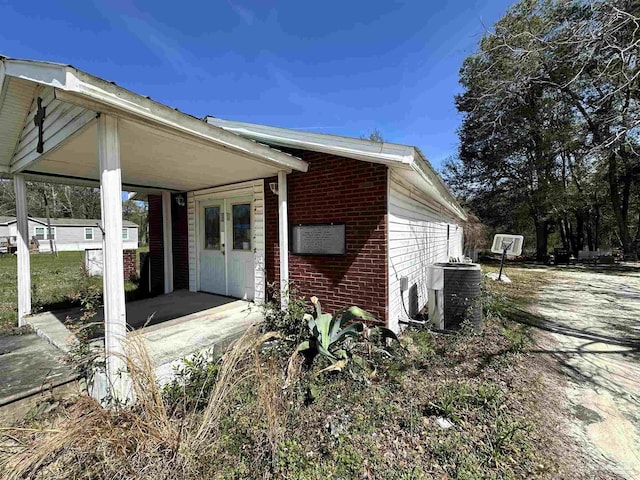 view of side of property with cooling unit