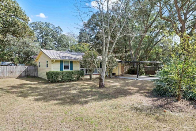 view of yard featuring fence