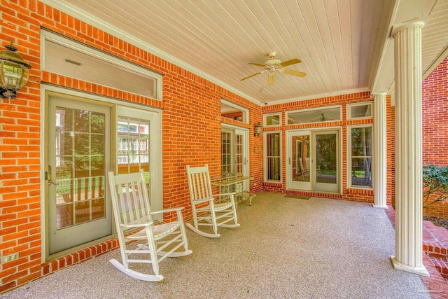 sunroom / solarium featuring ceiling fan
