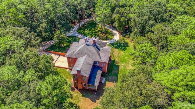 bird's eye view featuring a wooded view