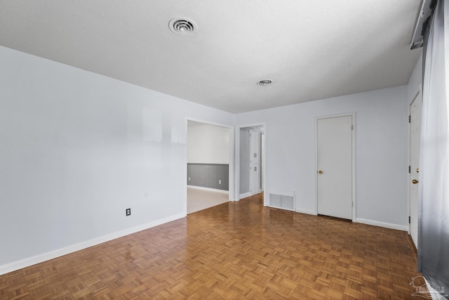 unfurnished room featuring visible vents and baseboards