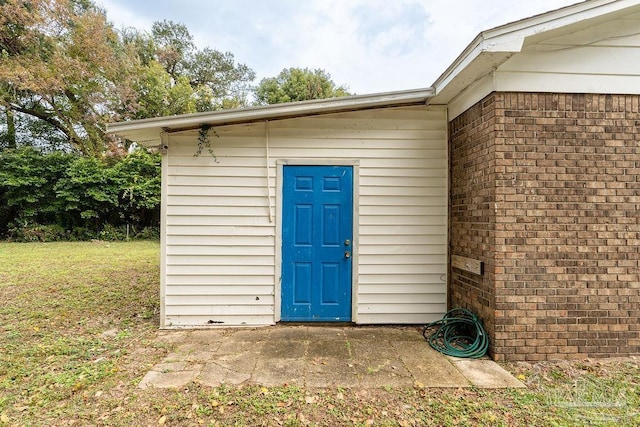 view of outbuilding featuring a yard