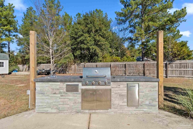 view of patio / terrace with a grill and exterior kitchen