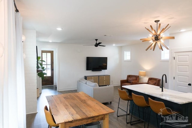 living area with visible vents, a ceiling fan, recessed lighting, baseboards, and dark wood-style flooring