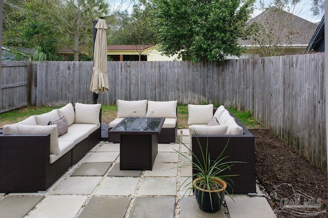 view of patio with an outdoor hangout area and a fenced backyard