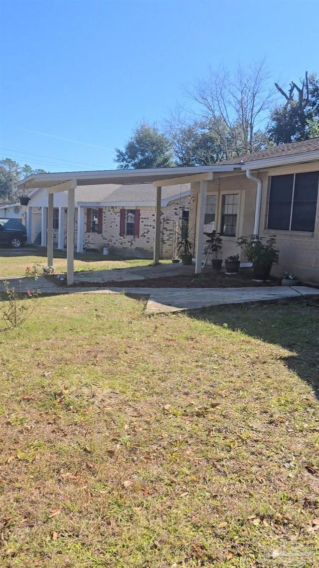 view of front of house featuring a front lawn and a carport