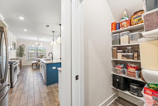 1412 Areca Palm Dr, Gulf Breeze, FL 32563 - pantry with a sink