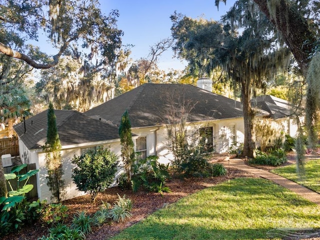 ranch-style house with a front yard