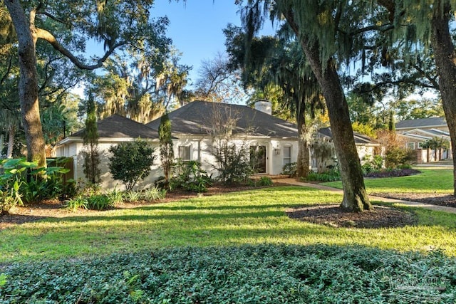 ranch-style home with a front yard