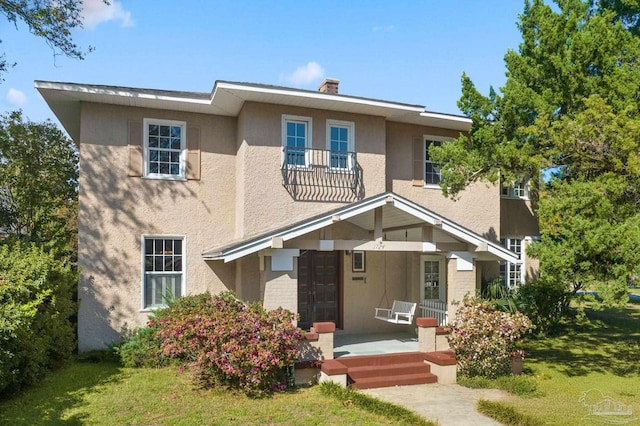 view of front of home featuring a front yard