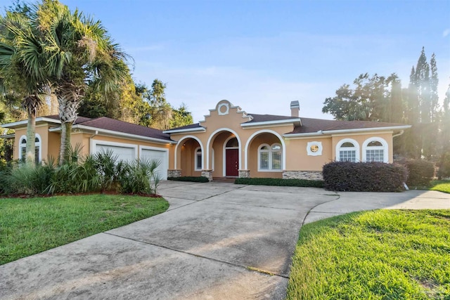 view of front of property featuring a front lawn and a garage