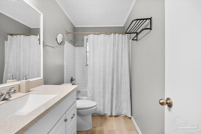 931 Pocahontas Dr, Ft Walton Beach, FL 32547 - full bathroom featuring vanity, crown molding, hardwood / wood-style flooring, toilet, and shower / tub combo