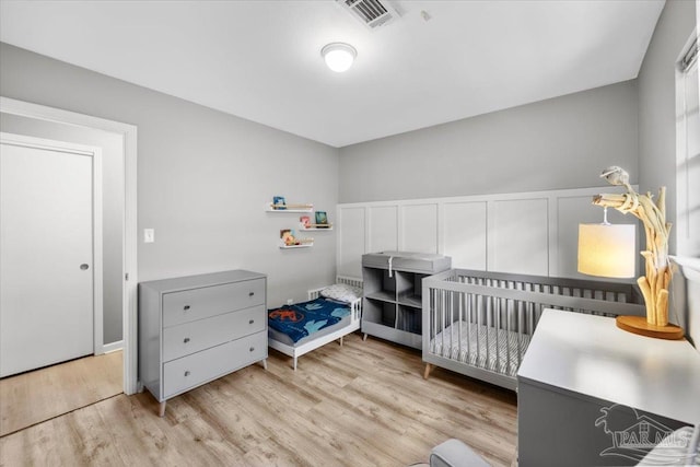 931 Pocahontas Dr, Ft Walton Beach, FL 32547 - bedroom featuring light hardwood / wood-style floors and a nursery area