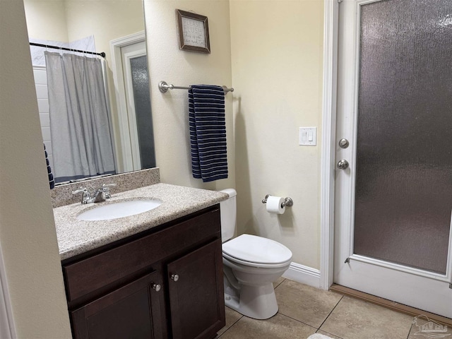 full bath with baseboards, toilet, a shower with curtain, tile patterned floors, and vanity