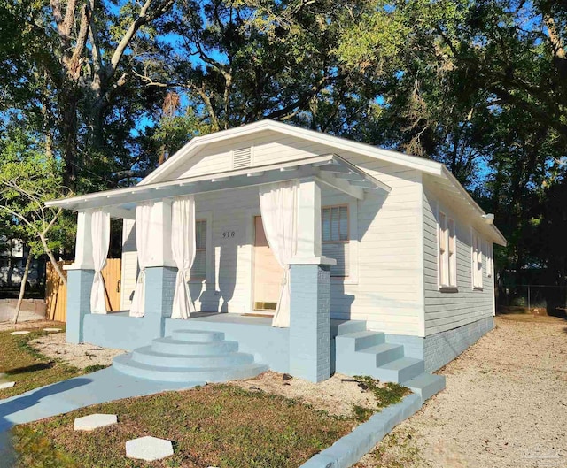 view of front of property featuring covered porch