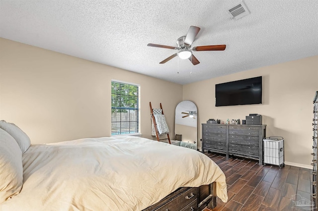 bedroom featuring a textured ceiling and ceiling fan