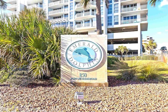 view of community / neighborhood sign