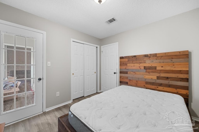 4546 Northpointe Pl, Pensacola, FL 32514 - bedroom featuring wood finished floors, a closet, baseboards, and a textured ceiling