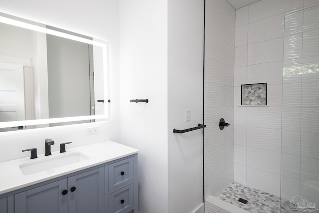 502 W Gregory St, Pensacola, FL 32502 - full bath featuring a tile shower and vanity