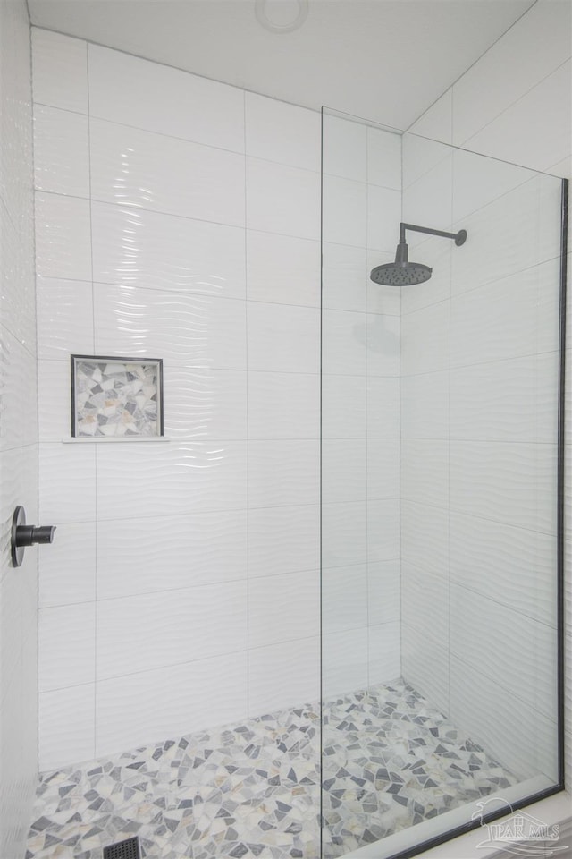 502 W Gregory St, Pensacola, FL 32502 - bathroom with a tile shower