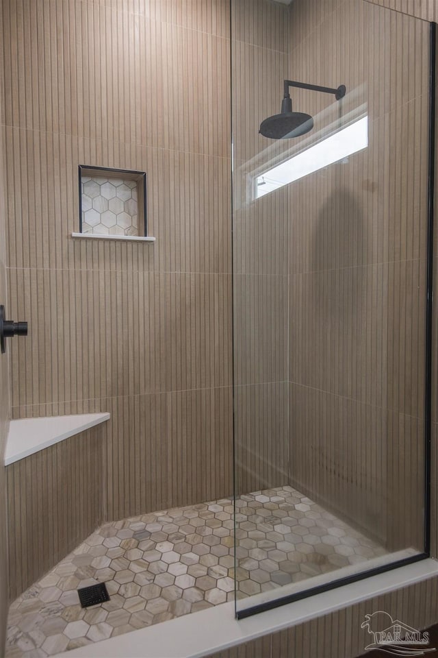 502 W Gregory St, Pensacola, FL 32502 - full bath with a tile shower