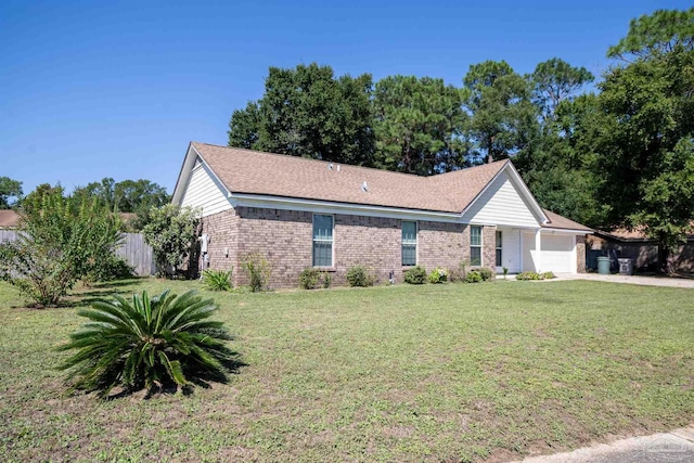 view of front of house featuring a front lawn and a garage