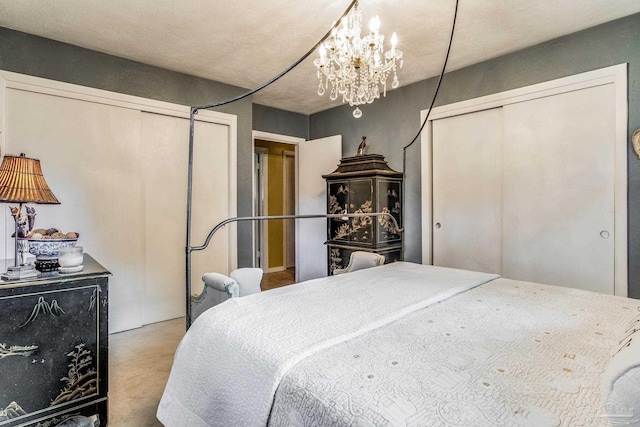 bedroom with light carpet and an inviting chandelier