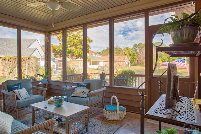 sunroom with ceiling fan