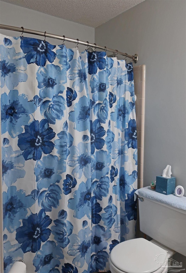 6150 Forest Pines Dr, Pensacola, FL 32526 - full bath featuring toilet, a textured ceiling, and a shower with shower curtain