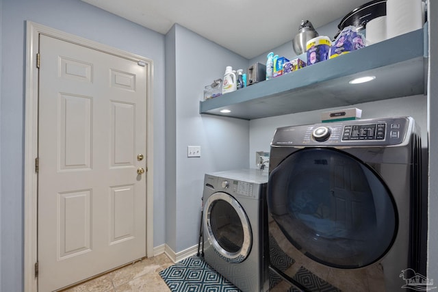 washroom featuring light tile patterned floors and independent washer and dryer